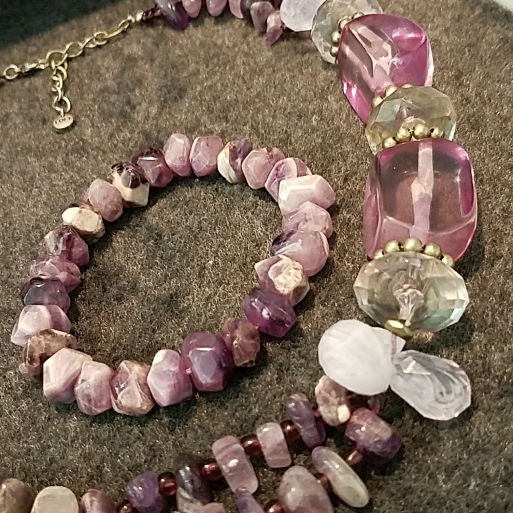 Necklace + bracelet